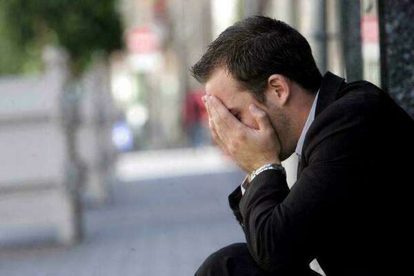 L’action en contestation relative au recouvrement doit être dirigée contre le comptable public auteur des poursuites et non contre l’ordonnateur.