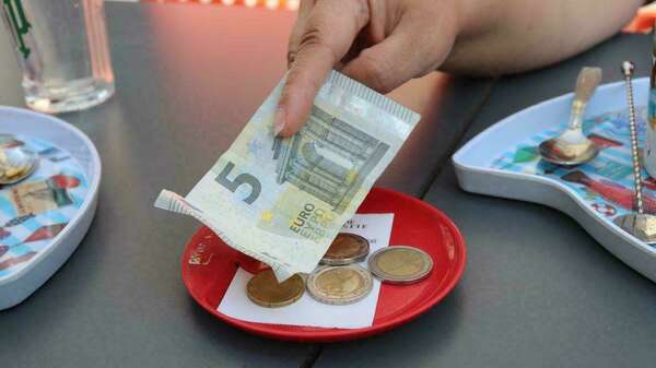 Prorogation en 2024 du dispositif temporaire d’exonération fiscale et sociale des pourboires.