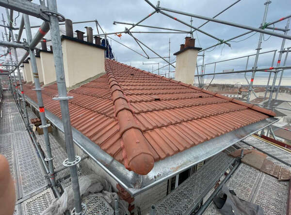 Réfection complète de toiture à Compiègne (60200) – Un chantier urgent mené avec maîtrise