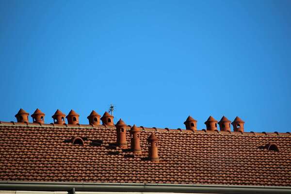 Rénovation de toiture dans l’Oise : quand faut-il refaire sa toiture ?