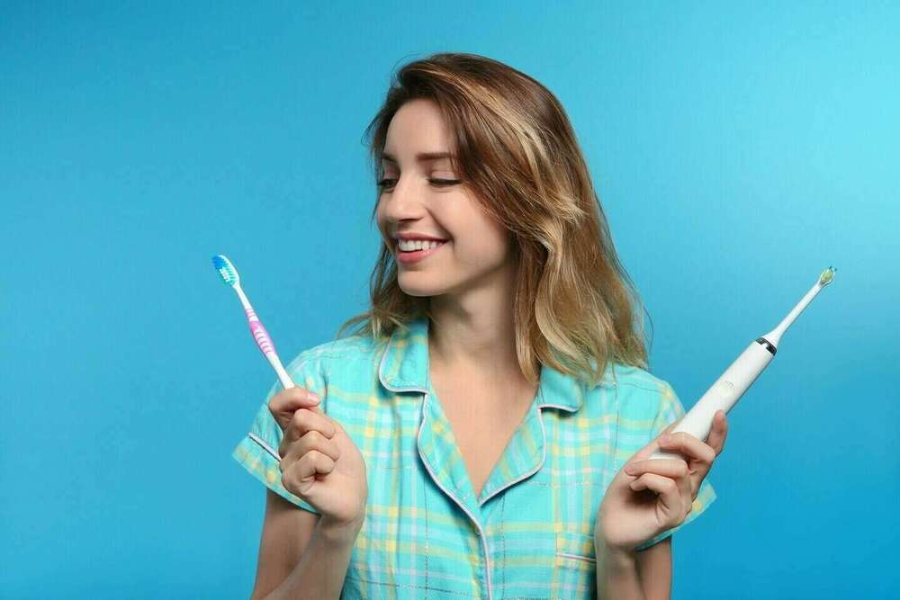 Brosse à dents manuelle ou brosse à dents électrique ?