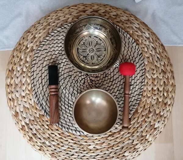 Les bols tibétains deviennent des outils dans le soin