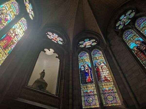 Le bel atelier Qi  Qong et bain sonore dans la magnifique chapelle de la Villa Pia