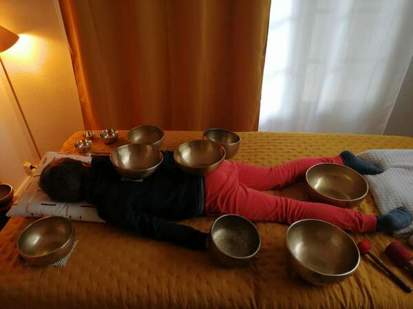 Les massages sonores sur les enfants : un fabuleux outil pour leur mieux-être