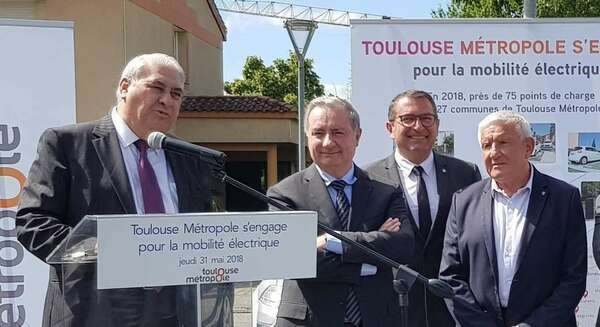 Inauguration d'un borne de recharge de véhicules électriques à Saint-Alban
