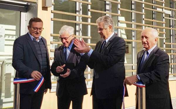 A l'inauguration de la médiathèque de St Paul s/ Save