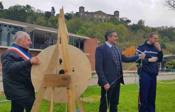 A l'homologation du plus long scoubidou du monde à Castelnau d'Estrétefonds
