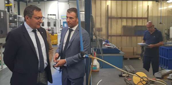Covid-19 : visite du groupe aéronautique Nexteam à Launaguet