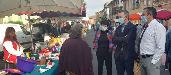 Covid-19 : échanges à Fronton avec les professionnels  du marché, de l'Office de tourisme et du Syndicat des vignerons.