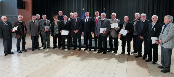 Remise des médailles de l'Assemblée nationale aux anciens combattants