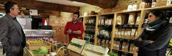 Visite du petit élevage des Fabres à Vacquiers