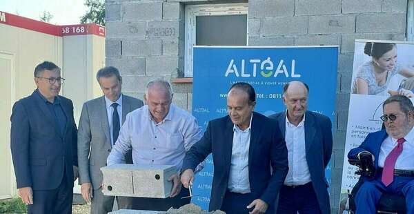 A la pose de la première pierre de la résidence séniors de Seilh