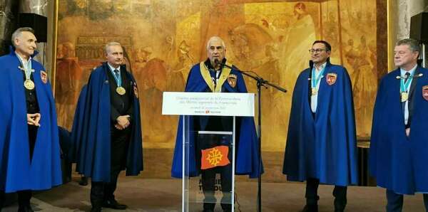 Accueil au Capitole d'un chapitre exceptionnel de la Commanderie des Maîtres vignerons de Fronton 
