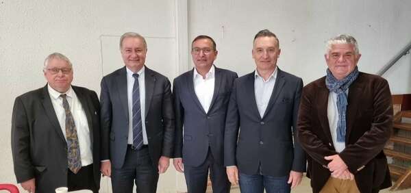 A la signature de l'accord de partenariat Toulouse  Métropole/ Nord toulousain