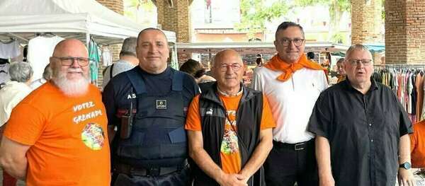 Avec les  commerçants du marché  de Grenade pour leur classement au "Plus beau marché de France"