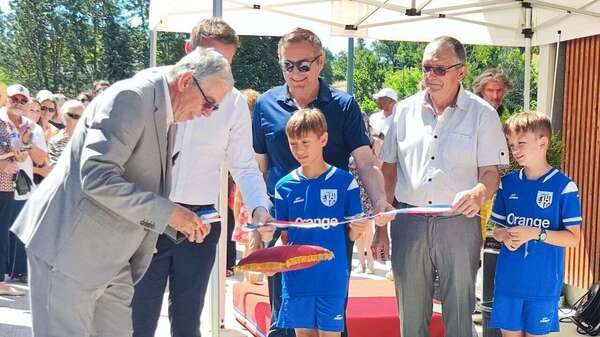 A l'inauguration du nouveau complexe sportif de Saint-Sauveur