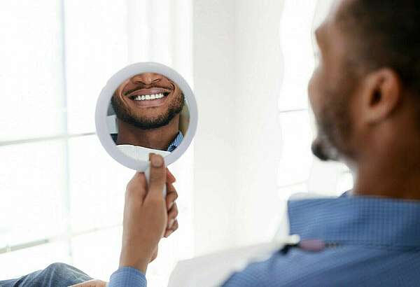 LE BLANCHIMENT DES DENTS "AU FAUTEUIL"