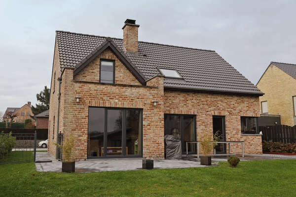 Résidences secondaires : le coût de garder les volets fermés