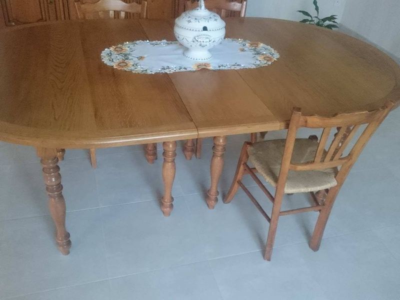 Table fabriqué en chêne, Pouillac (17) 