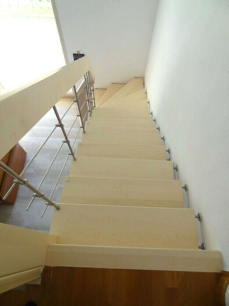 escalier-n-2-de-escalier-traditionnel-a-escalier-suspendu-1468