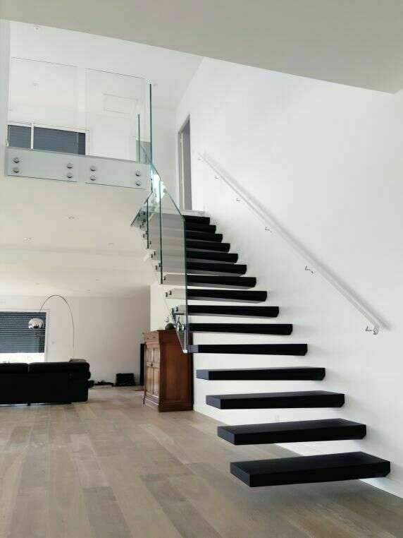 ego_droit_-_gc_etage_en__verre_-_marche_aile_d_avion_-_chene_teinte_noir