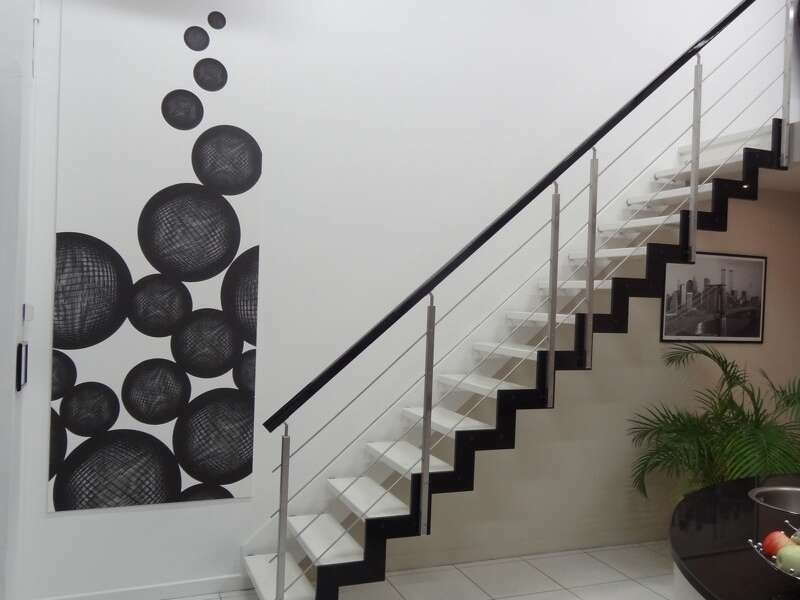 ferro_droit_noire_-_marches_blanches