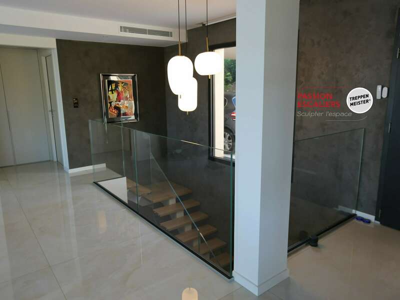 sci_le_trayas_-_limon_central_blanc_1-4t_ral_9005__-_palier_inter-_podium_-_chene_pl_-_verre__5_