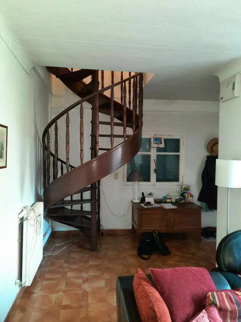avant escalier salon