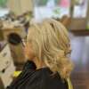 Coiffure personnalisée pour cheveux bouclés et fins respectueux