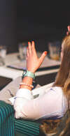 Professionnels en formation dans un espace de discussion
