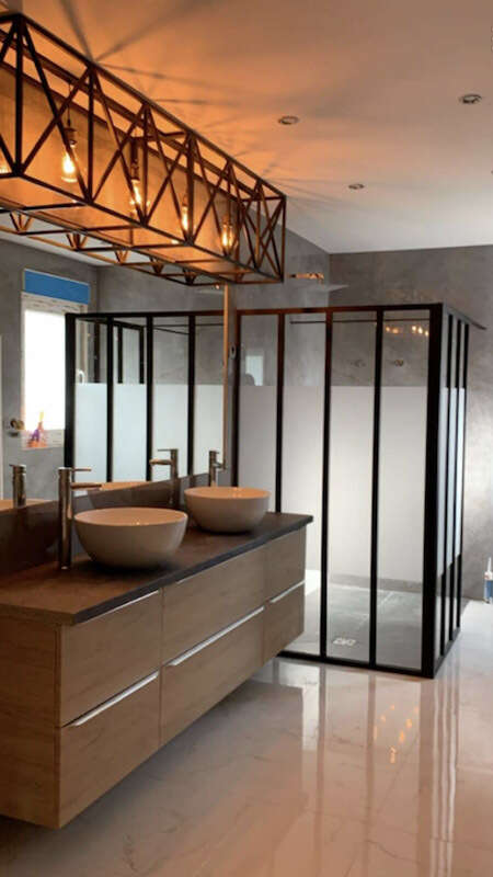 salle-de-bain-industrielle-verriere-lille20251112-4084415-h3vx55