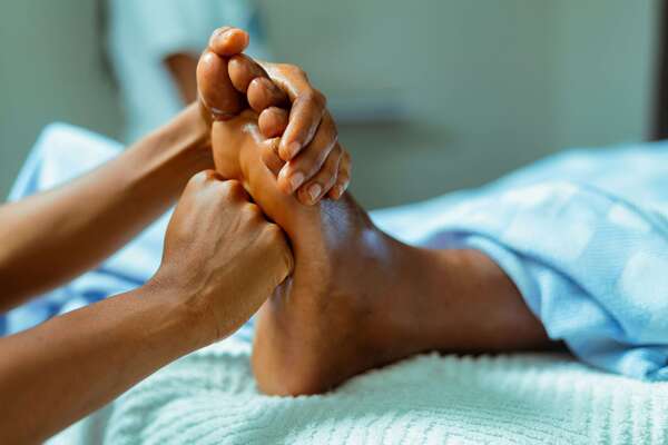 Fasciite plantaire : pourquoi votre douleur au talon persiste malgré le repos ?