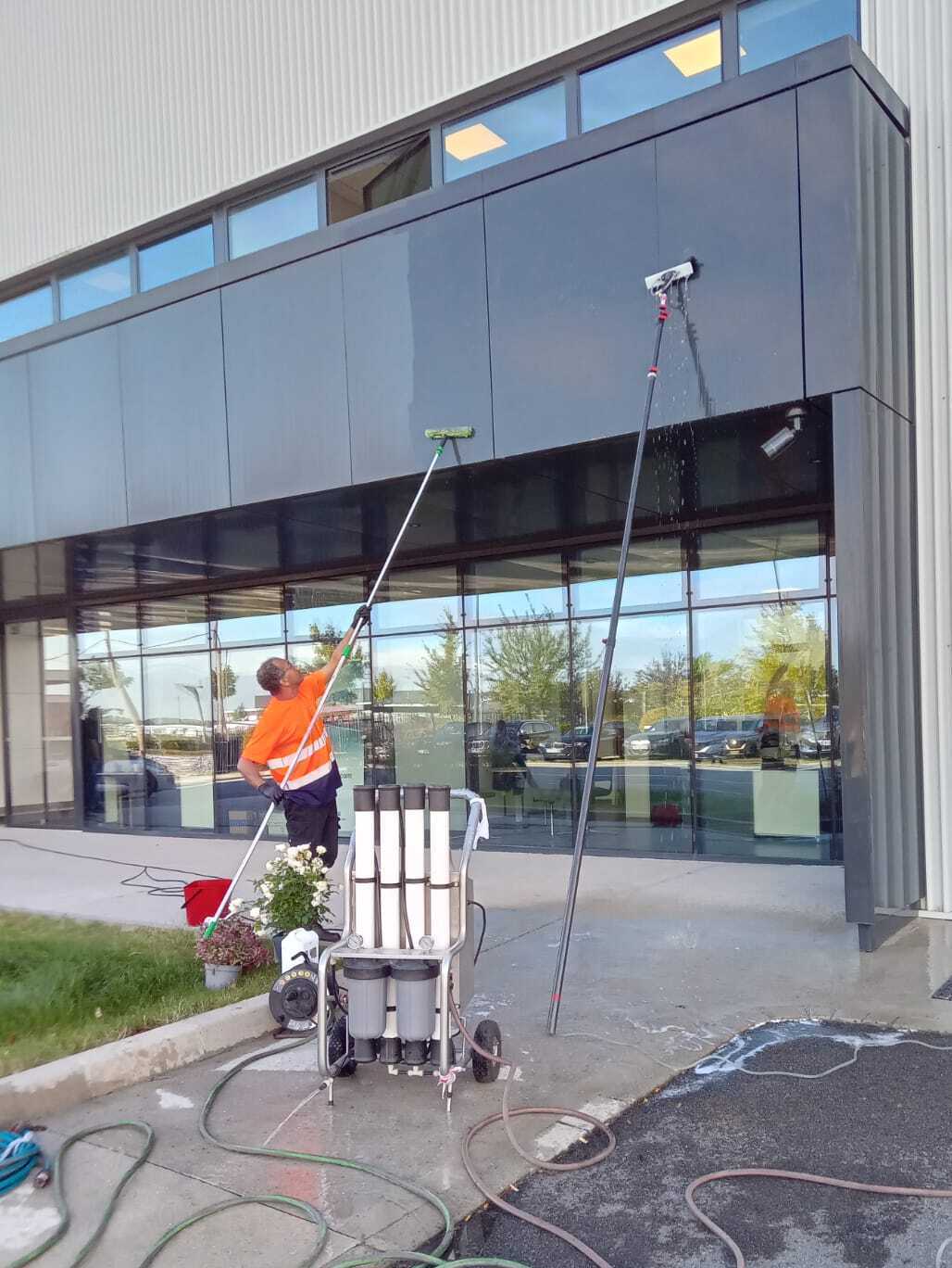 Entretien de vos vitres extérieures pour une façade en bonne santé