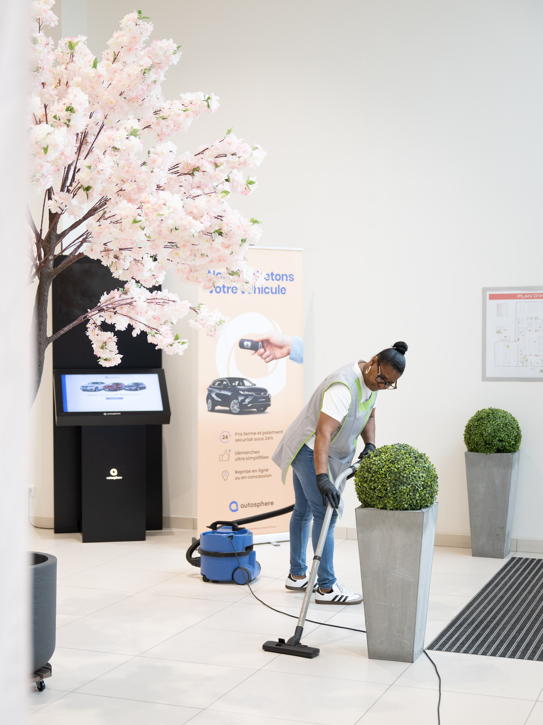 Équipe de nettoyage professionnel à Paris 8