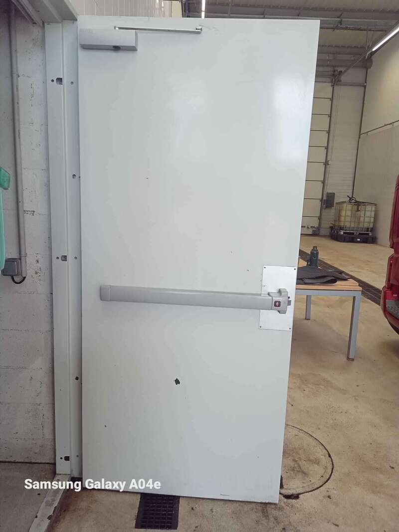 apres nettoyage de portes professionnel