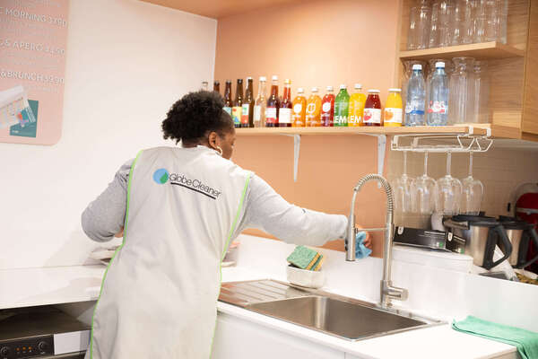 Combien coûte une prestation de nettoyage de locaux professionnels et de quoi dépend le prix ? 