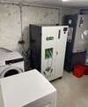 Agents entretenant sanitaires parkings réapprovisionnement automatisé