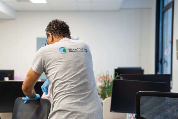 Propreté des locaux professionnels : impacts sur la santé, la productivité et l’image de marque 