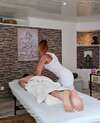 installation séance massage et yoga avec respect matériau