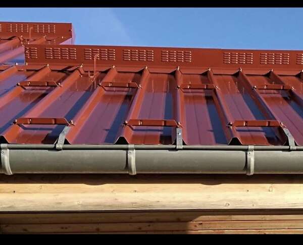 Extension de toiture : pourquoi choisir du bac acier pour votre toit ?