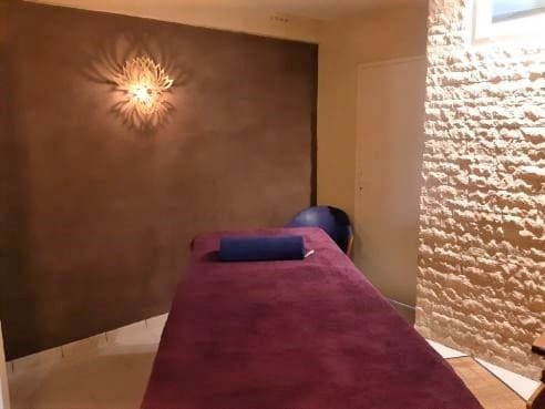 Salle de soins en médecines douces de Florence Chanel à Brioude 43