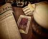 Moment de prise de recul avec une carte de tarot et un carnet