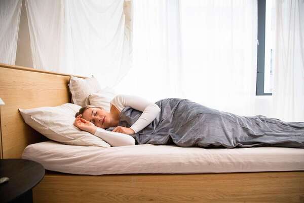 J'avais trop mal, je suis resté(e) couché(e)... Que dit la science ?