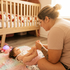 Femme réfléchissant accompagnement parental soutien familial