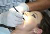 Femme chez le dentiste