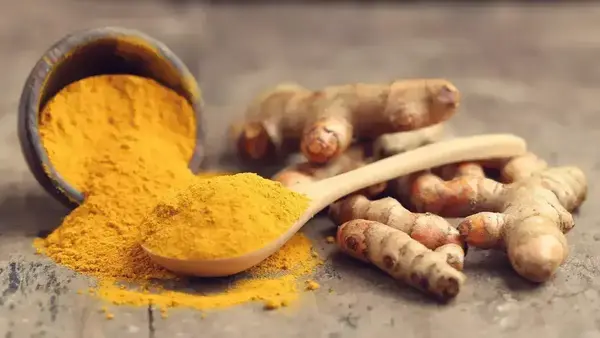  Curcuma et réflexologie combinée : une alliance naturelle contre l’inflammation et les tensions