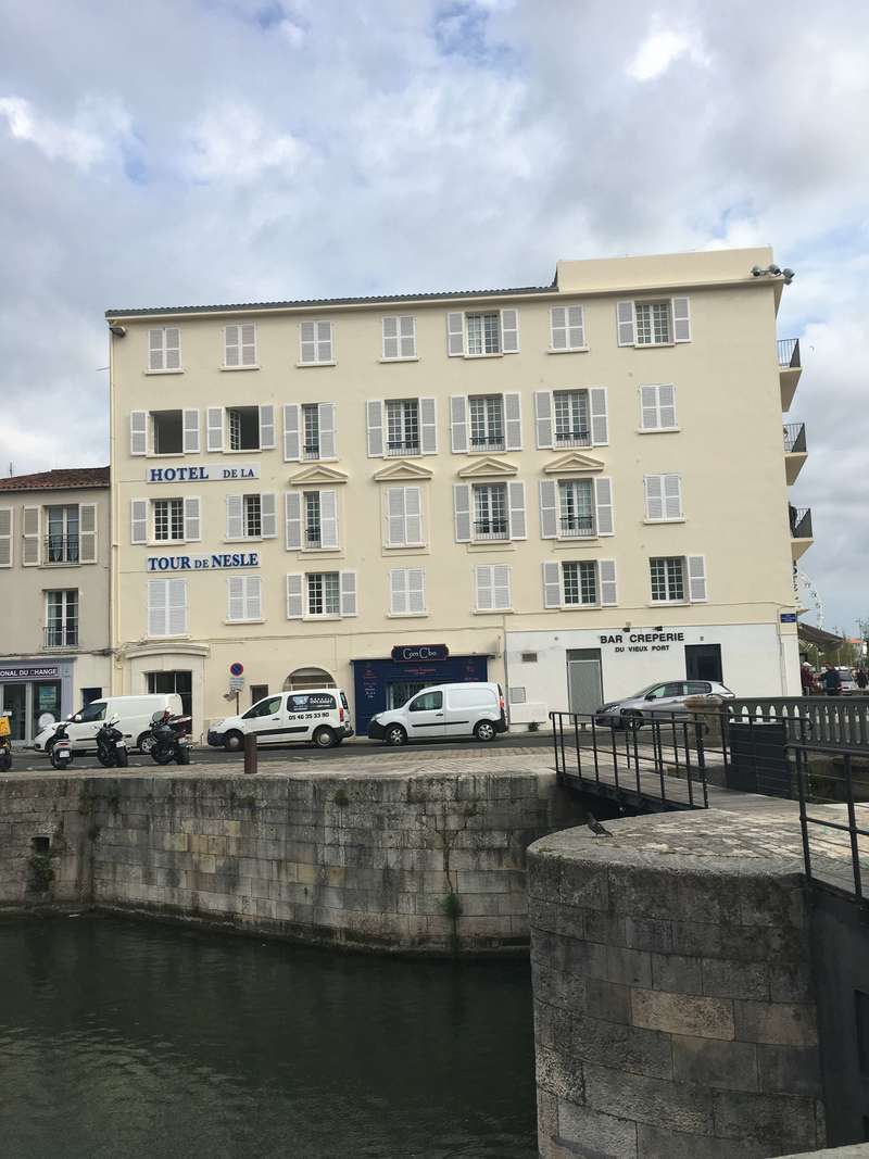 volet en bois pour hôtel 