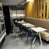 aménagement et pose de mobilier  salle de restaurant type fast food