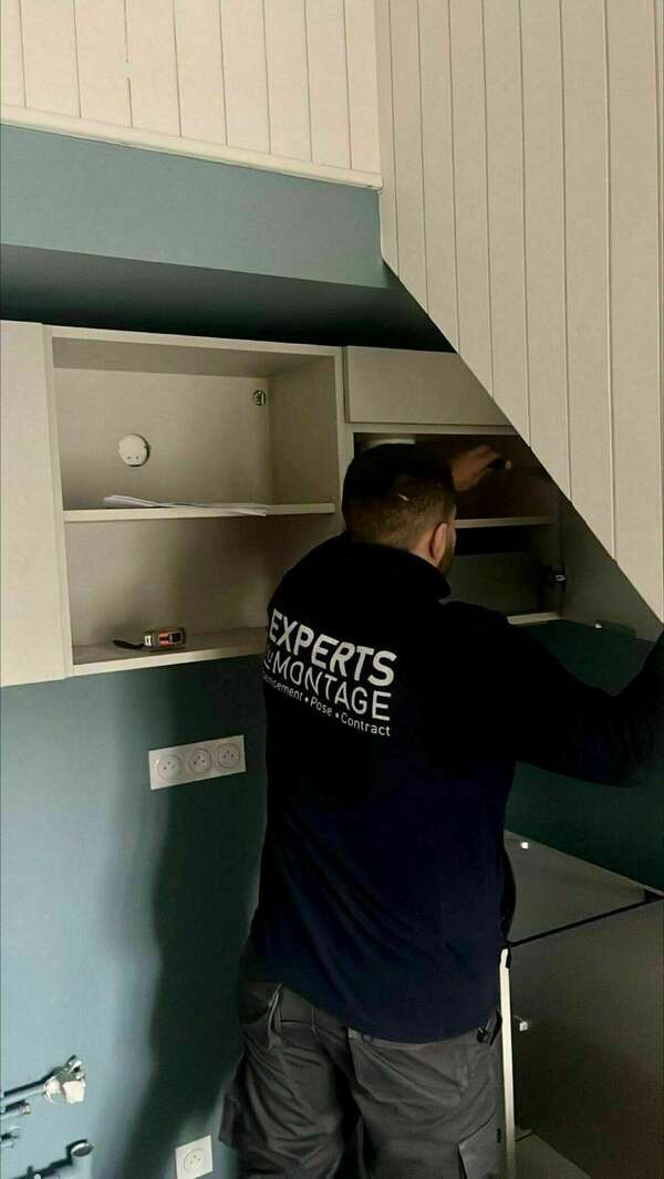 Mon métier : « monteur de meuble professionnel ».