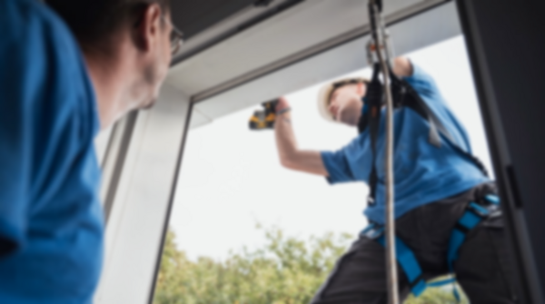 Notre conviction : Parier sur la polyvalence du poseur et la formation continue pour spécialiser nos équipes locales Experts du montage sur les spécifiques de votre univers de pose